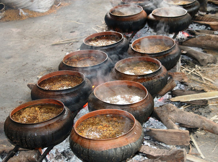 Món cá kho làng Vũ Đại được chế biến công phu với thời gian lên đến 16 tiếng cùng hơn 10 loại gia vị khác nhau.