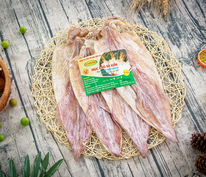 Mực khô là đặc sản nổi tiếng tại nhiều vùng biển của nước ta