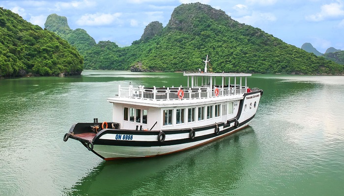Giá vé tàu tham quan Vịnh Hạ Long