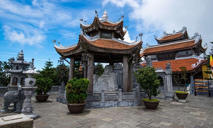 Đền Bà Chúa Thượng Ngàn
